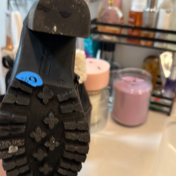 Bcbg generation size 6.5 half boots with faux fur trim worn once - Picture 2 of 2